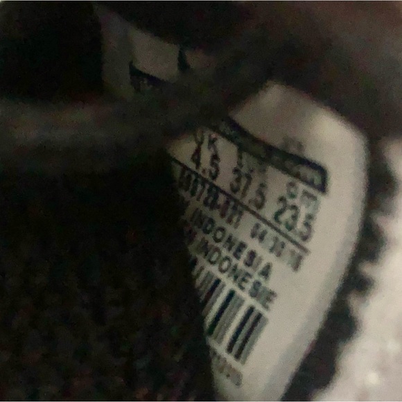 Black Nike Roche Workout Shoes - Picture 3 of 3